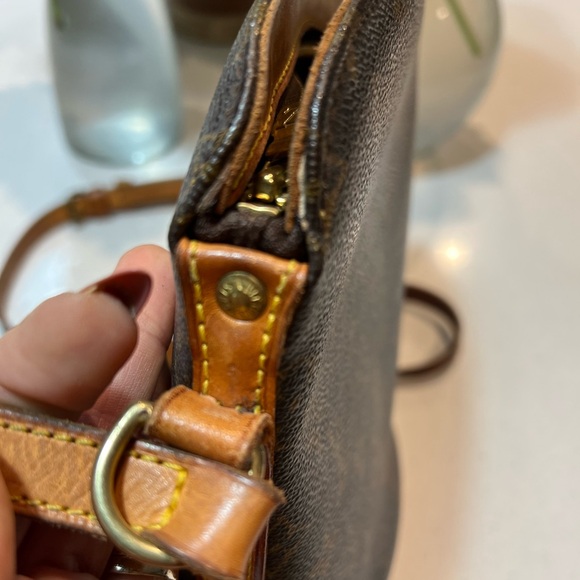 Vintage Authentic Louis Vuitton Crossbody Bucket Purse - Picture 8 of 16